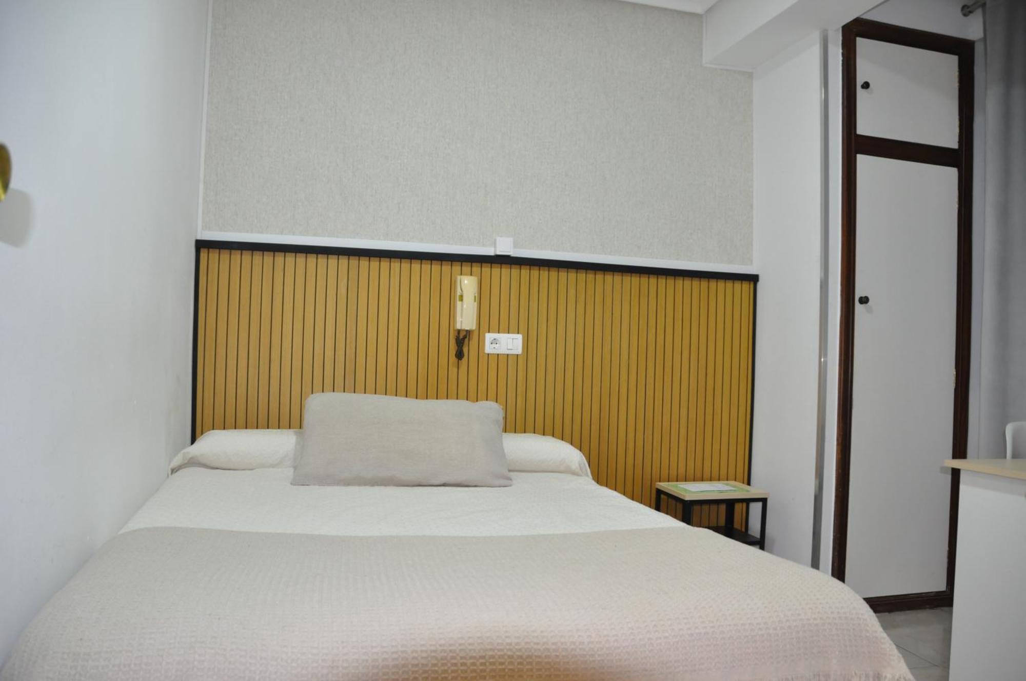 Hostal Ramon Y Cajal Valladolid Buitenkant foto