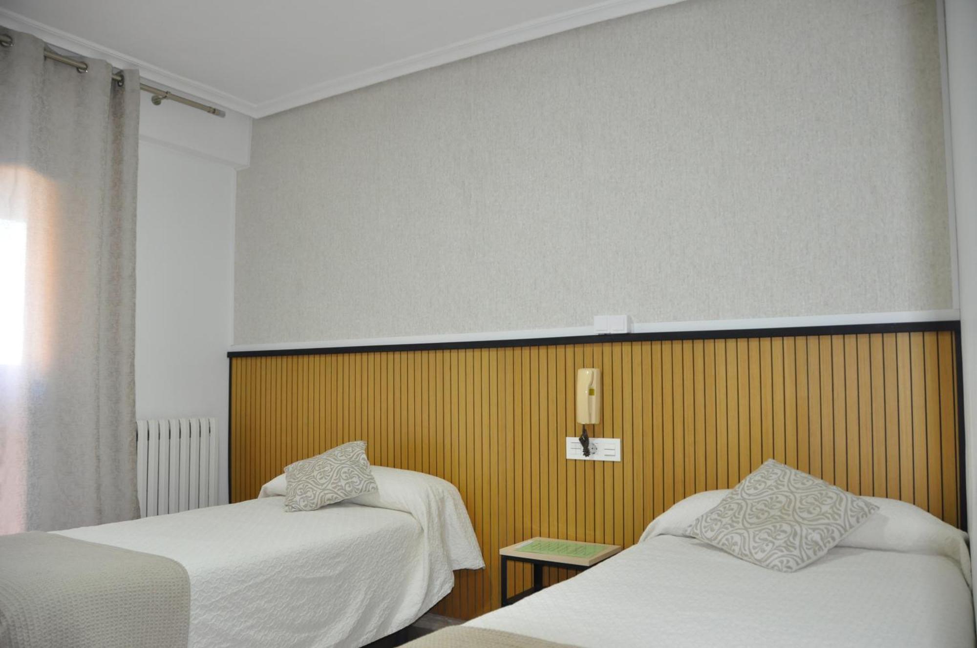 Hostal Ramon Y Cajal Valladolid Buitenkant foto