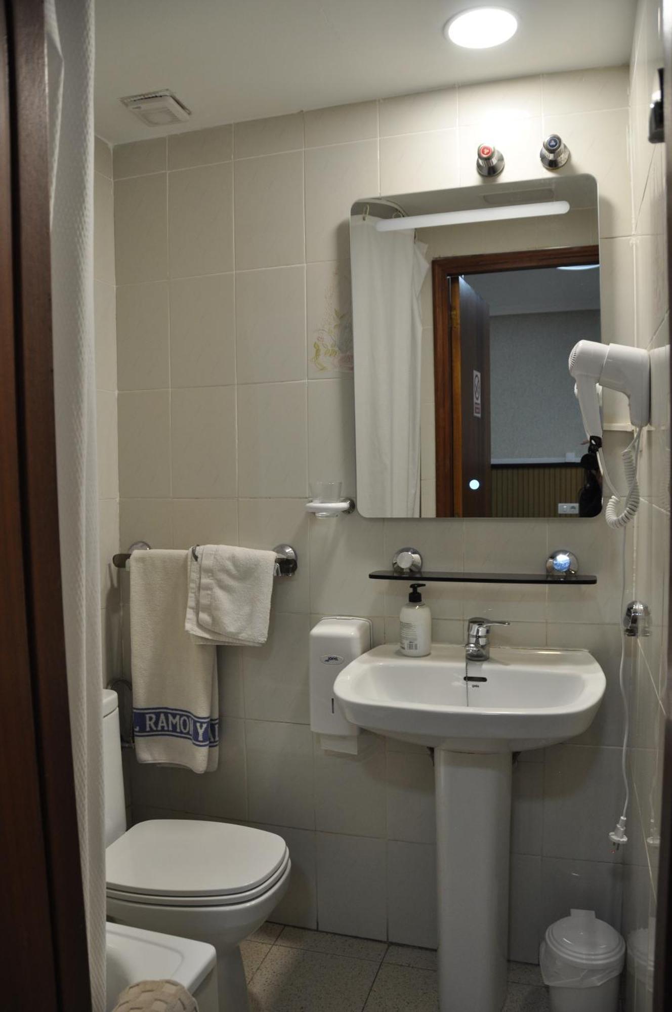 Hostal Ramon Y Cajal Valladolid Buitenkant foto