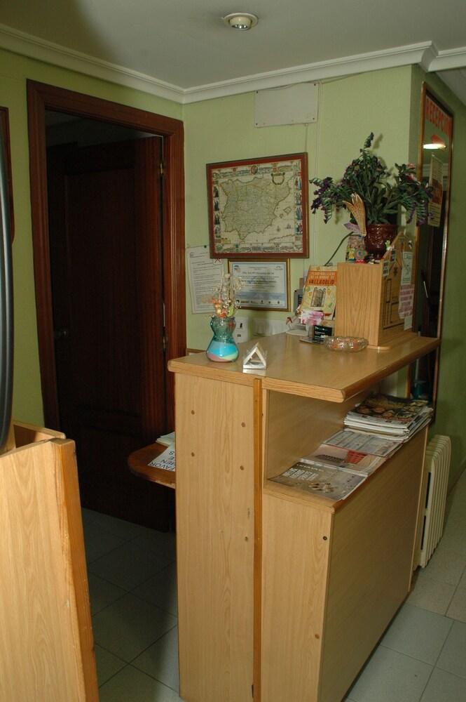 Hostal Ramon Y Cajal Valladolid Buitenkant foto